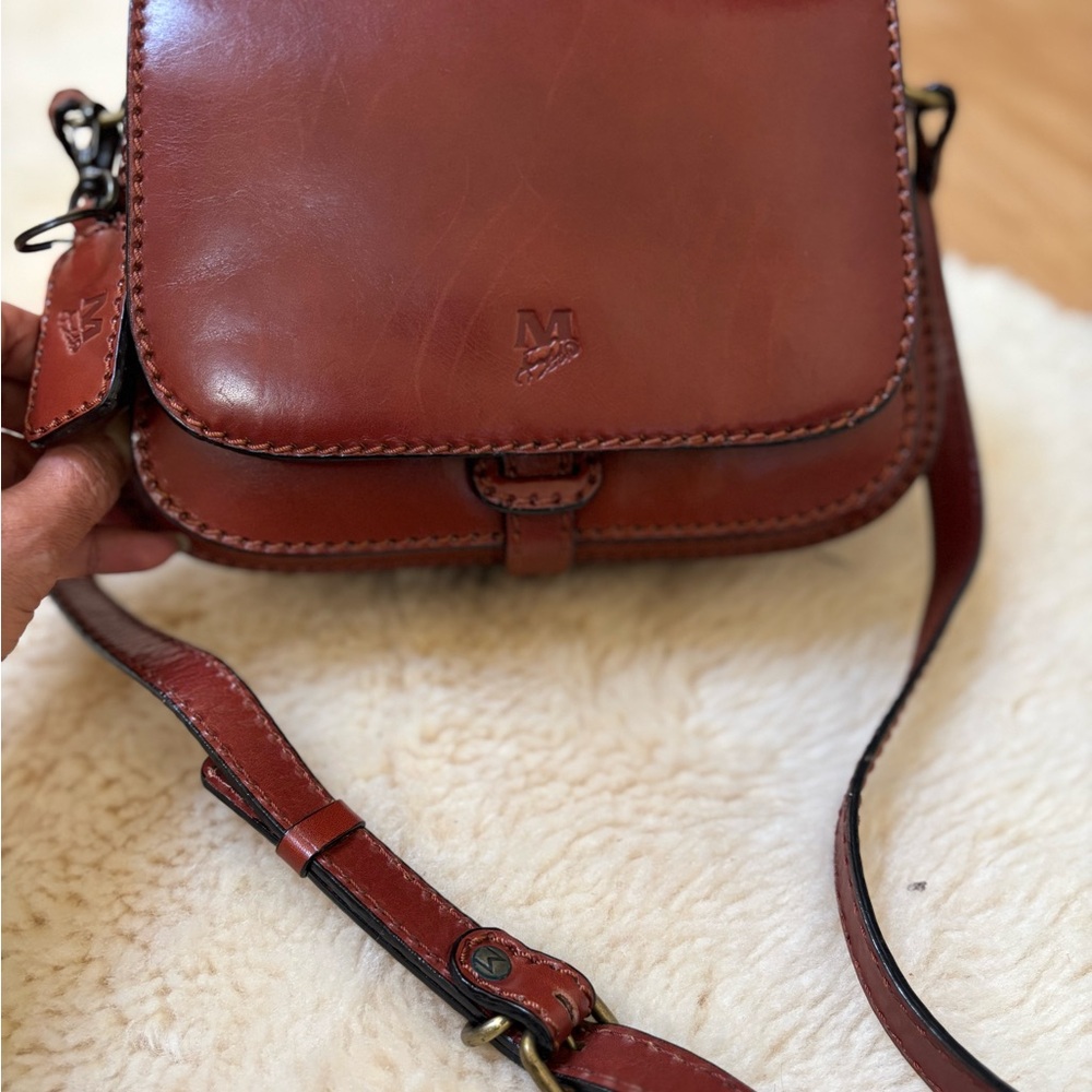 Mouflon Canada genuine Leather Crossbody Bag - Brown brand new in box